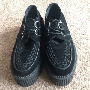 ●● SOLD!!!! ●● Black T.U.K Platform Creepers